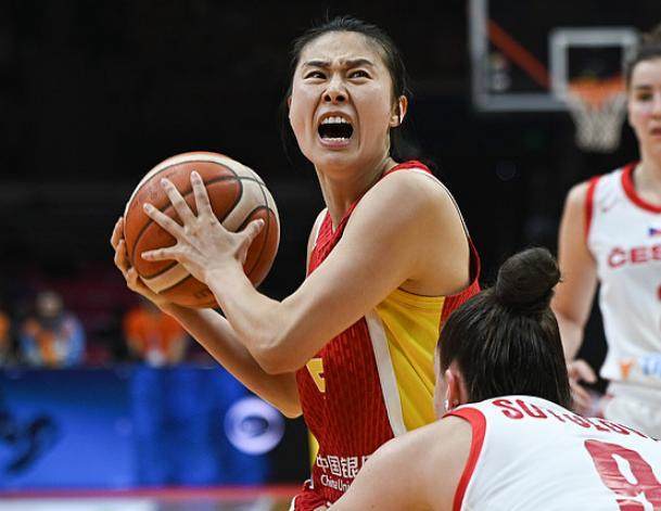 华体会官网-王思雨关键9分杀死比赛！中国女篮力擒捷克