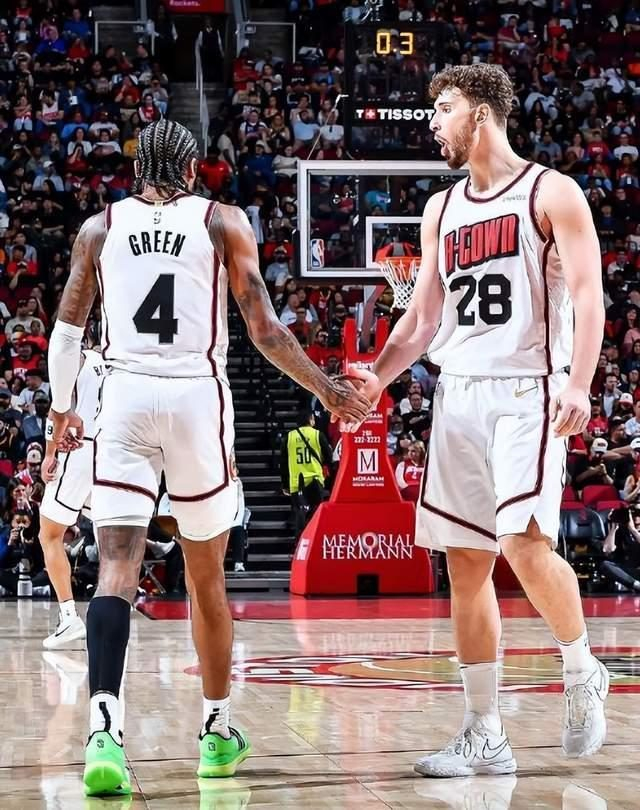 华体会官方-三战砍74分助队全胜！杰伦格林打脸火箭，乌度卡被拆穿|杰伦-格林|雄鹿|森贡|狄龙|体育赛事讨论_新浪体育_新浪新闻