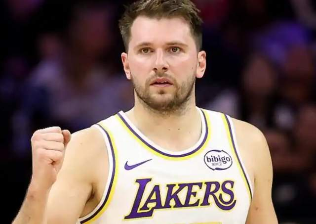 湖人大胜骑士！东契奇轰42分，八村垒+三首发辅助，米切尔被锁死|克利夫兰骑士队|多诺万-米切尔|杰克·拉拉维亚|洛杉矶湖人队|卢卡-东契奇_新浪新闻