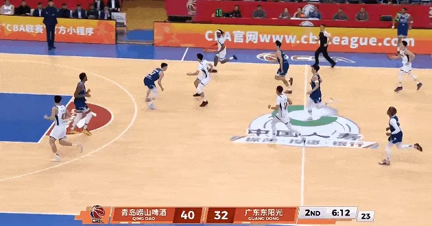 华体会体育-崔永熙一条龙试图隔扣米奇被封盖，后者砍下23分6篮板2抢断3盖帽